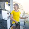 AdBlue, CNG, E10, E5, H2-gas, LNG, LPG, aardgas, afleveren, afleverzuil, benzinepomp, biobrandstof, bioethanol, boot, bunkeren, compressed natural gas, diesel, groen gas, grootschalig tanken, kerosine, kleinschalig tanken, liquefied petroleum gas, liquid natural gas, liquid petroleum gas, mengsmering, methaan, mobiele afleverinstallatie, onder druk tanken, pompzuil, schip, stookolie, tankinstallatie, tankplaats, tankzuil, twee-takt benzine, vloeibaar aardgas, voertuig, waterstof, werktuig