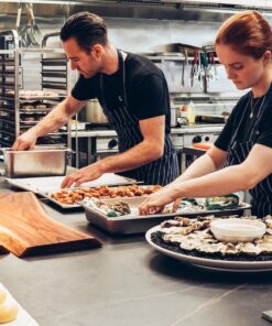 B&B, bar, bed and breakfast, bistro, bistrot, brasserie, cafetaria, café, cateringbedrijf, coffeeshop, conferentie-oord, congrescentrum, discotheek, drive-through, döner, eetcafé, espressobar, evenementenhal, feestzaal, grand café, hotel, ijssalon, lunchroom, maaltijdverzorging, mote, motel, nachtclub, pannenkoekenrestaurant, patatkraam, pension, pizzeria, poffertjeskraam, restaurant, shoarma, snackbar, take-away, traiteur, uitgaansgelegenheid, uitspanning, wegrestaurant, zalencentrum