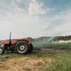 behandelen, bestrijdingsmiddel, braakliggende grond, dompelbad, douche-installatie, fungicide, geoogst gewas, gifstof, insecticide, landbouwgrond, mengen, onkruid bestrijden, onkruidbestrijding, oplossen, sproeien, spuiten, strooien, transporteren, vaste leiding, verdunnen, zaadcoating