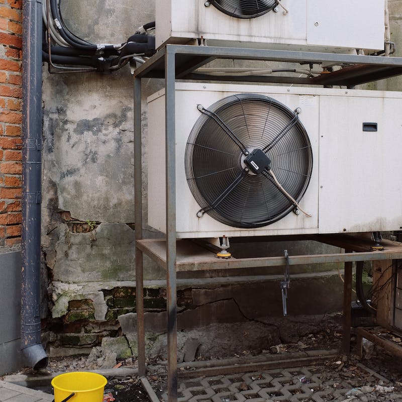 airco, airconditioningsinstallatie, ammoniak, bevriezen, ijskast, invriezen, koelcel, koelhuis, koelinstallatie, koelkast, koelmiddel, koolwaterstoffen, koudemiddel, sneeuwmachine, vrieshuis, vriesinstallatie, vrieskast, vrieskist, warmtepomp