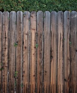 afrastering, afscheiding, amoveren, erfafscheiding, hek, omheining, omtuining, perceelscheiding, raster, schapenhek, schutting, terreinafscheiding, tuinafscheiding, tuinmuur, veekering